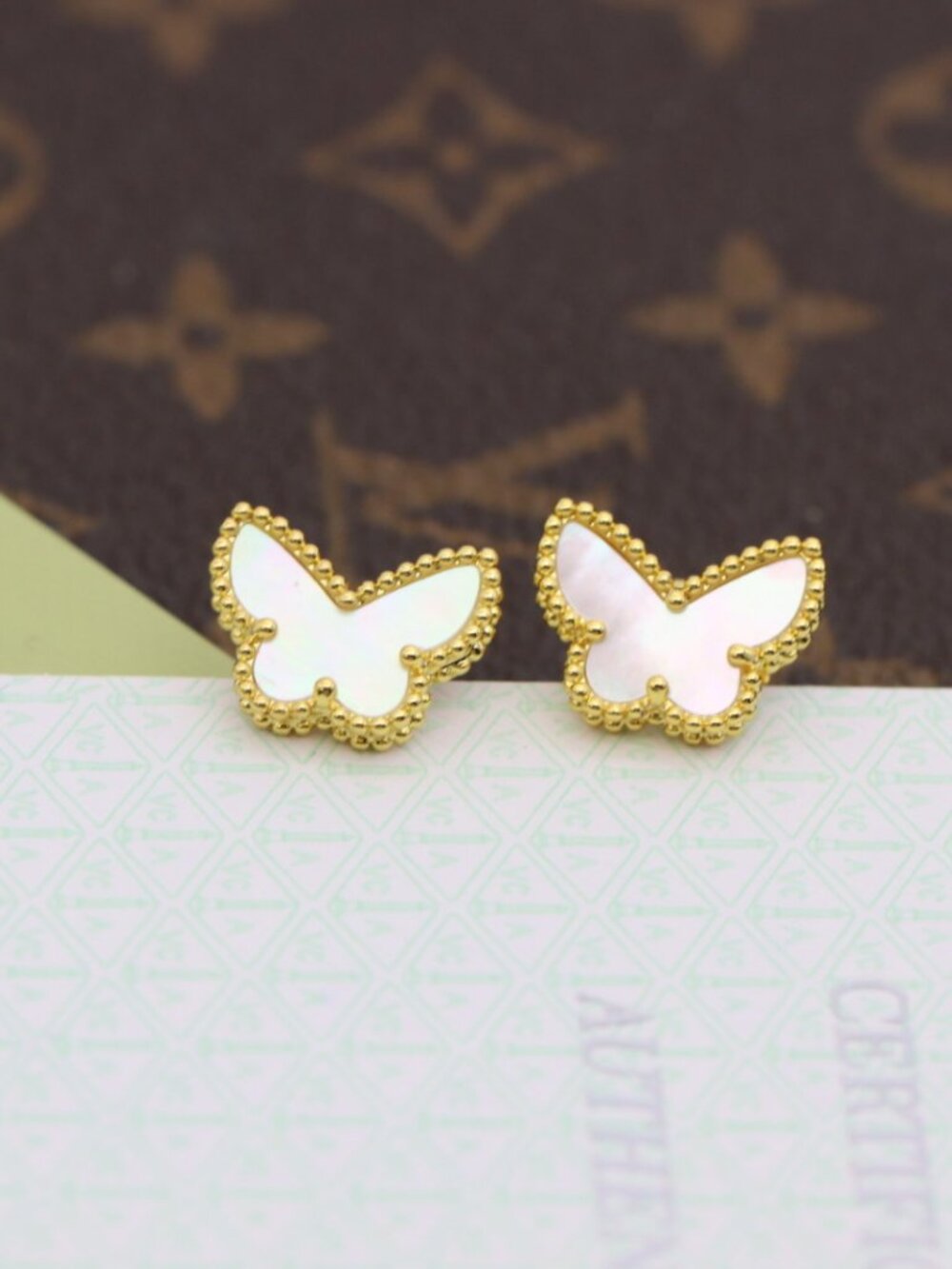 Van Cleef & Arpels White Earrings